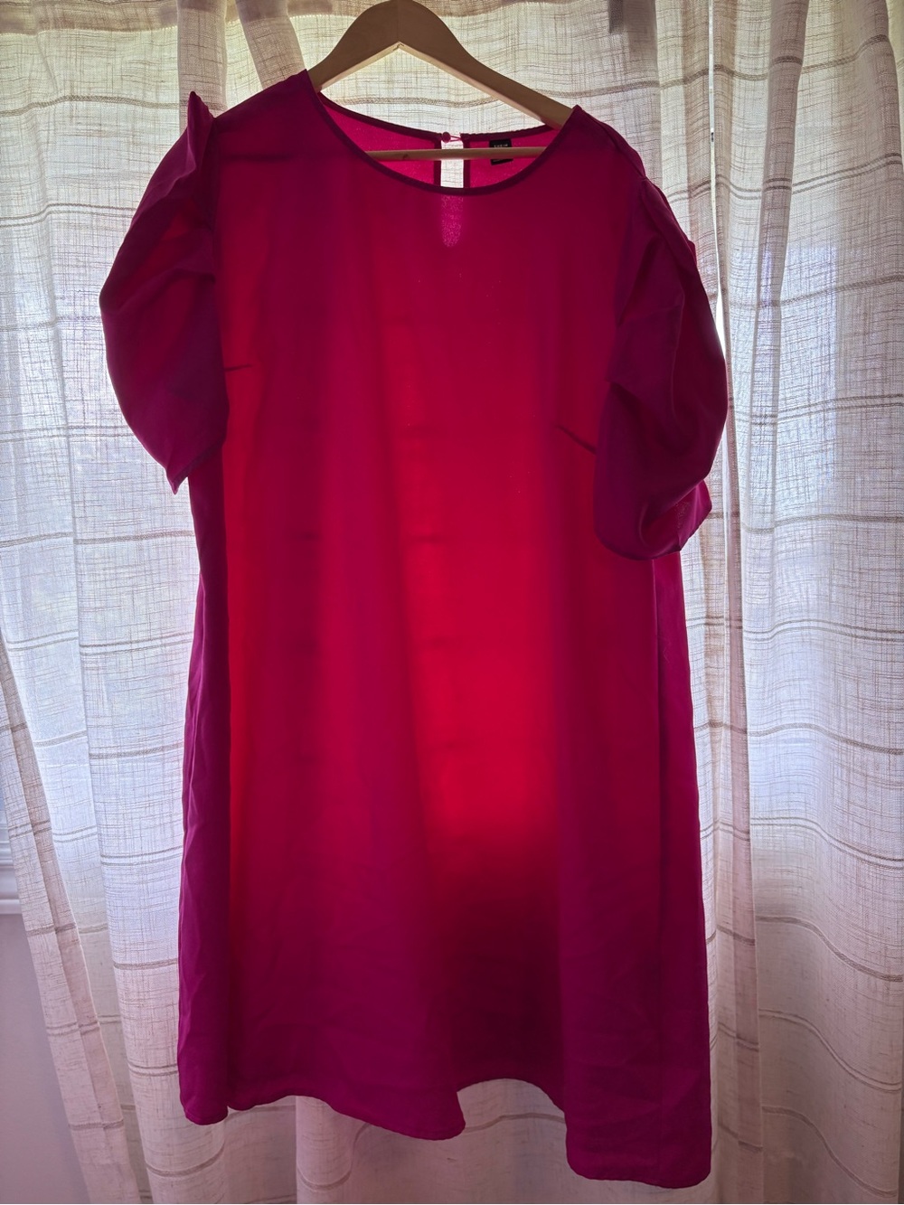 Women's Fuchsia Puff-Sleeve Shift Dress